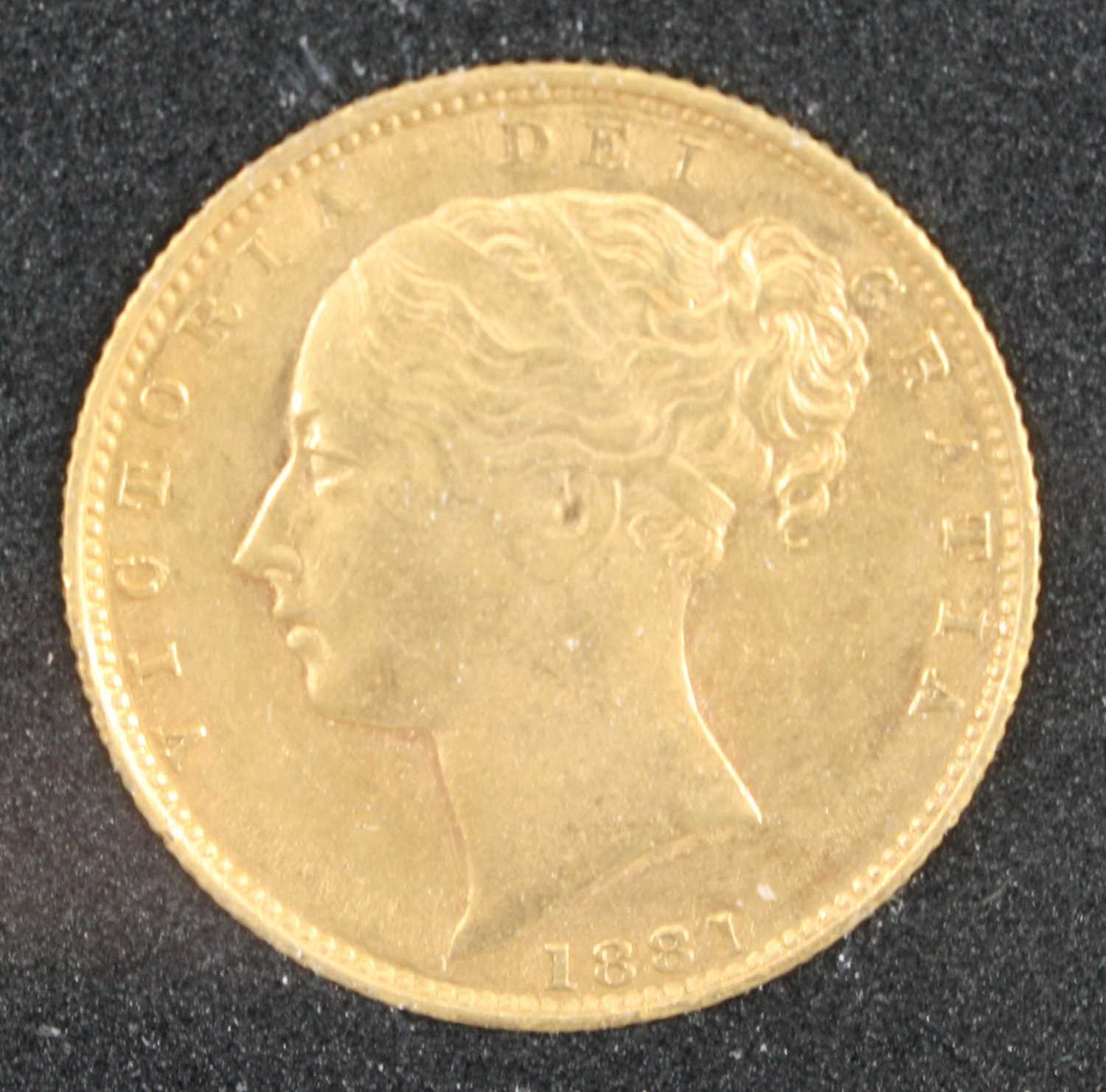 Great Britain, 1881 gold full sovereign, Victoria young bust above date, rev: crowned quartered - Bild 2 aus 3