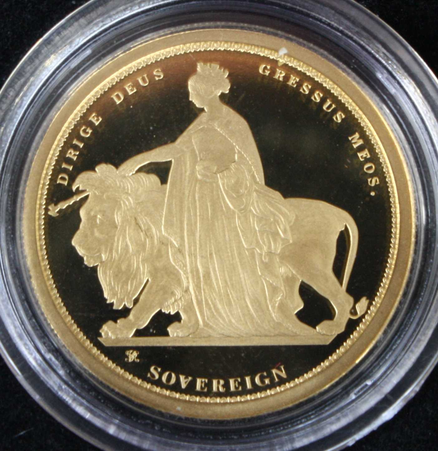 Channel Islands, The 2019 Queen Victoria 200th Anniversary 24 Carat Gold Prestige Sovereign Set, - Bild 2 aus 2