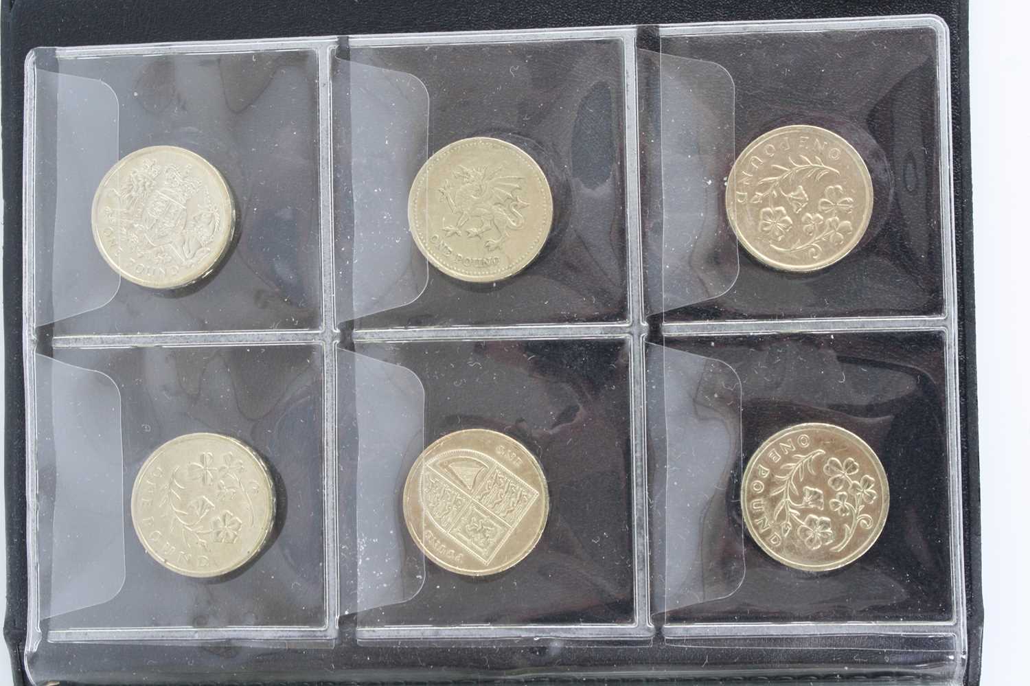Great Britain, a collection of thirty £1 coins, housed in a coin collection book. (1) - Bild 2 aus 2