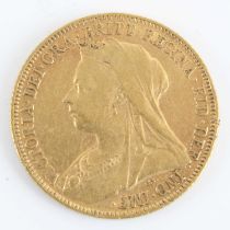 Great Britain, 1900 gold full sovereign, Victoria veiled bust, rev: St George and Dragon above date.
