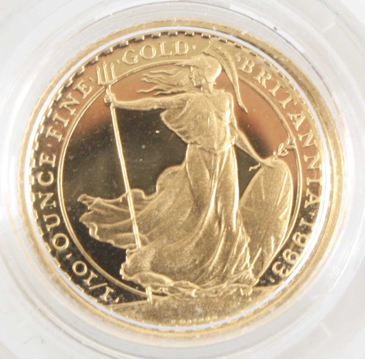 Great Britain, 1993 Britannia 1/10 oz gold proof ten pounds, Elizabeth II, rev: Britannia standing - Image 3 of 3