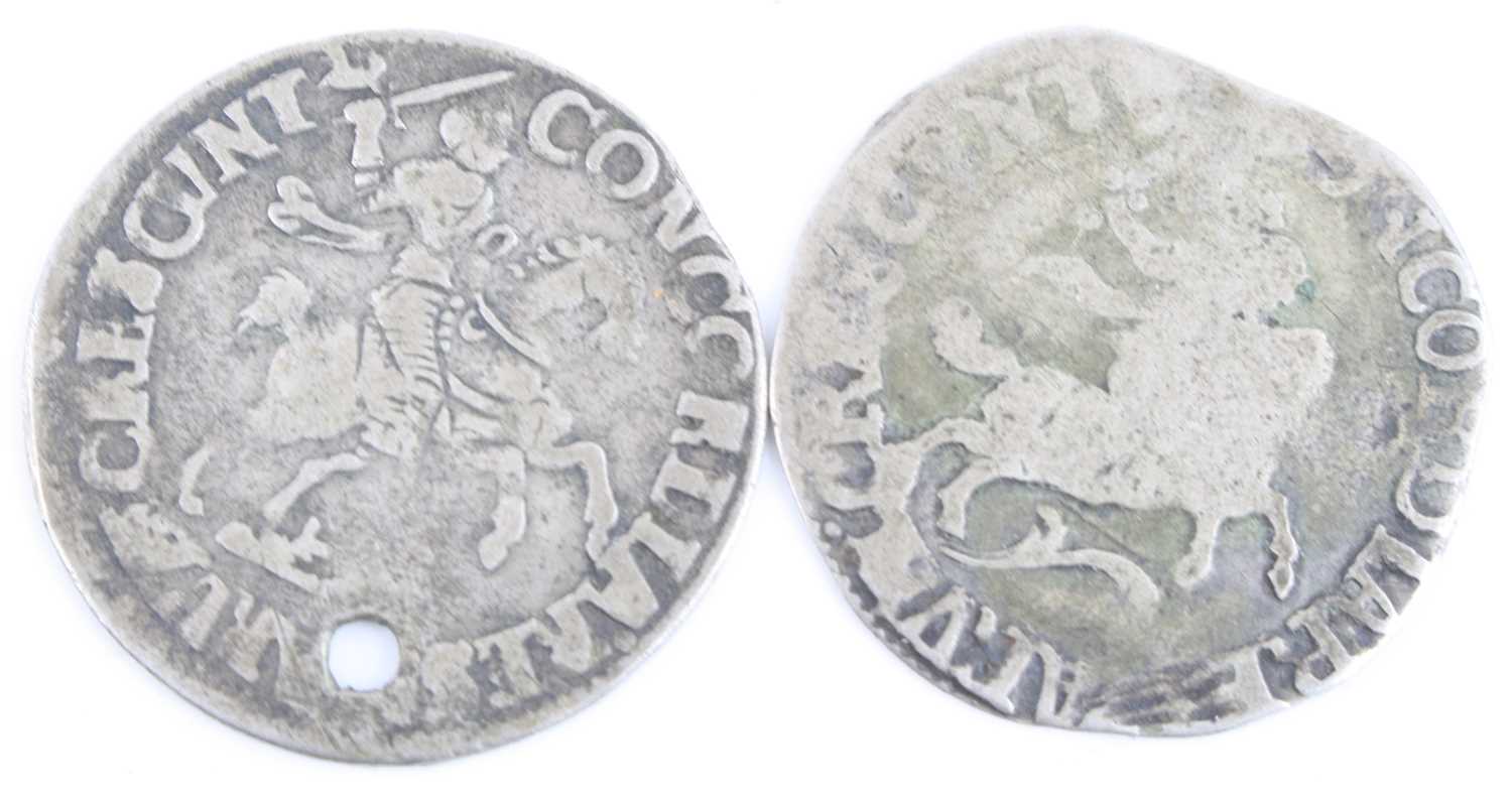 World, a collection of miscellaneous coins to include Dutch Republic 1689 & 1691 6 stuivers, Morocco