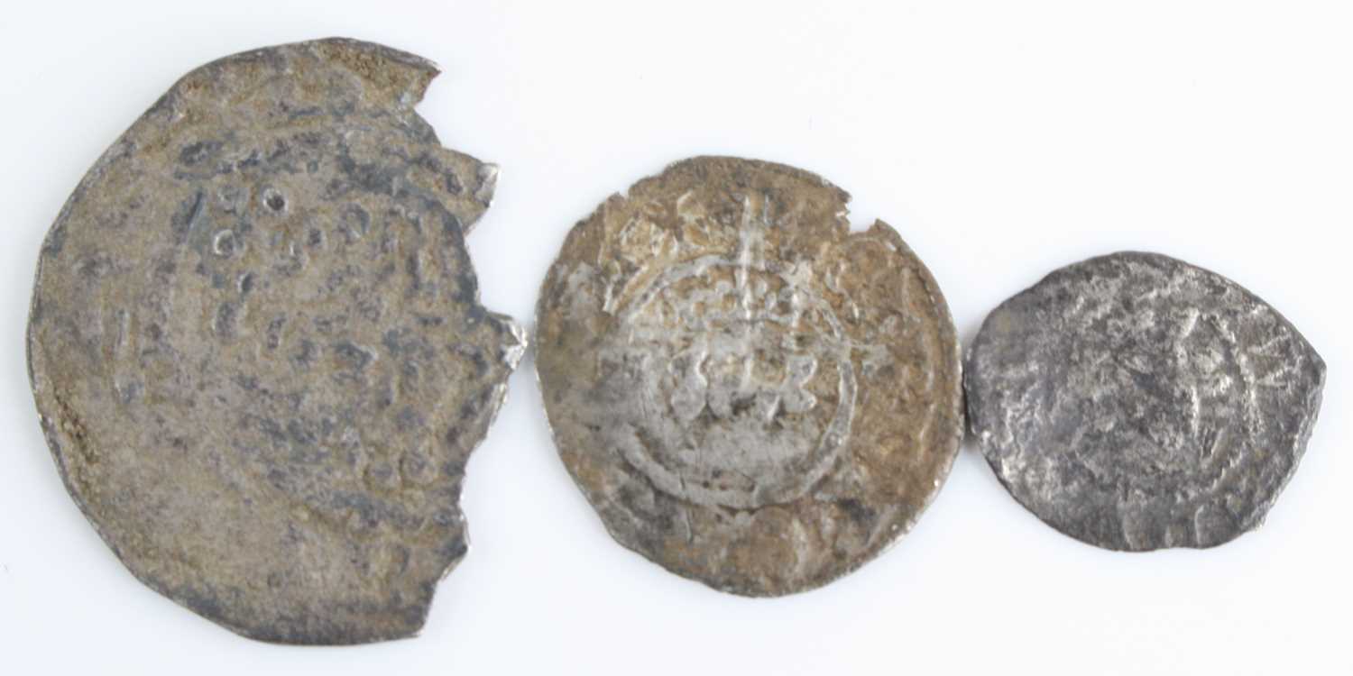 England, 1696 shilling, William III first laureate and draped bust, rev: crowned cruciform shields - Image 3 of 4