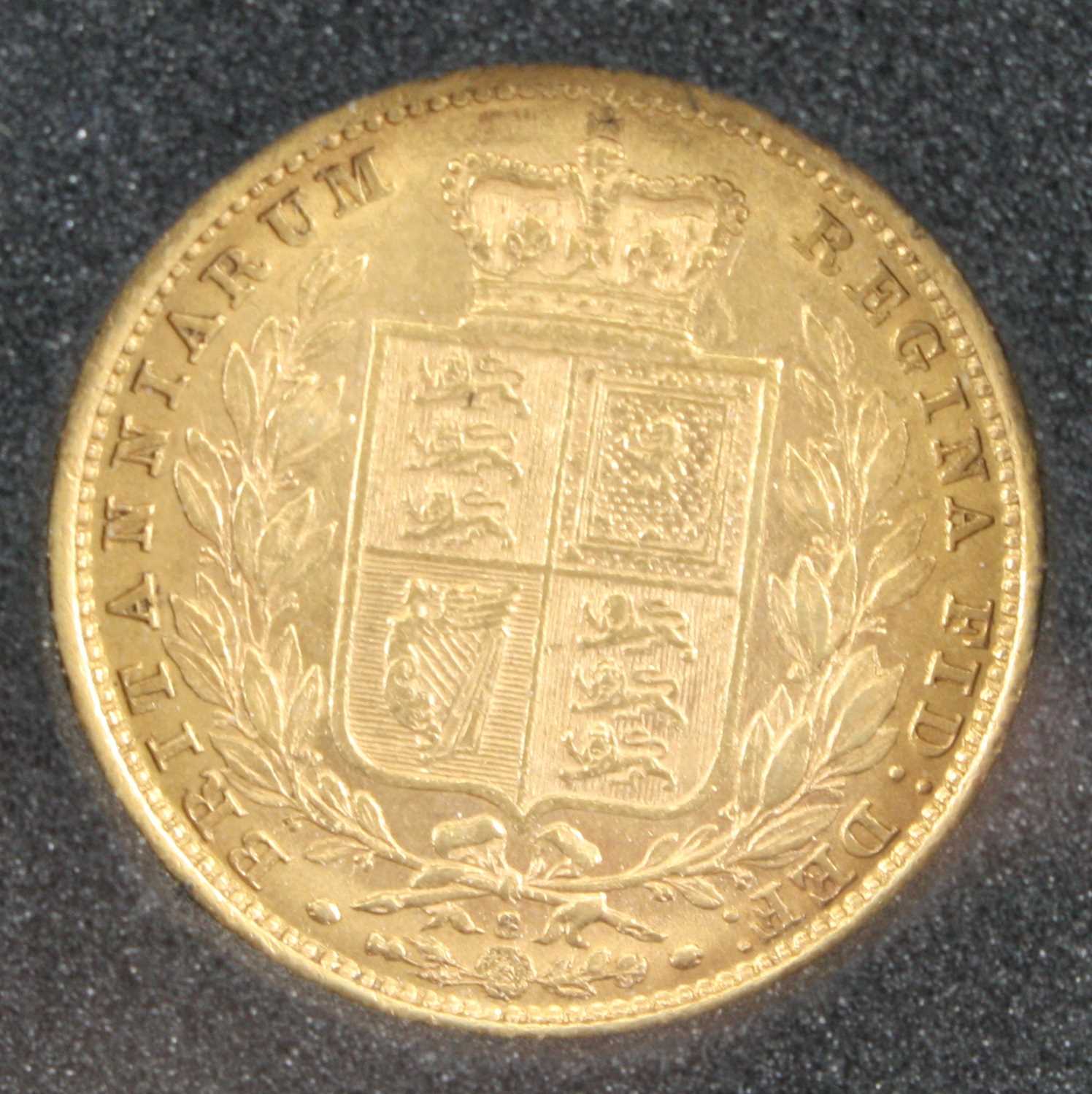 Great Britain, 1881 gold full sovereign, Victoria young bust above date, rev: crowned quartered - Bild 3 aus 3