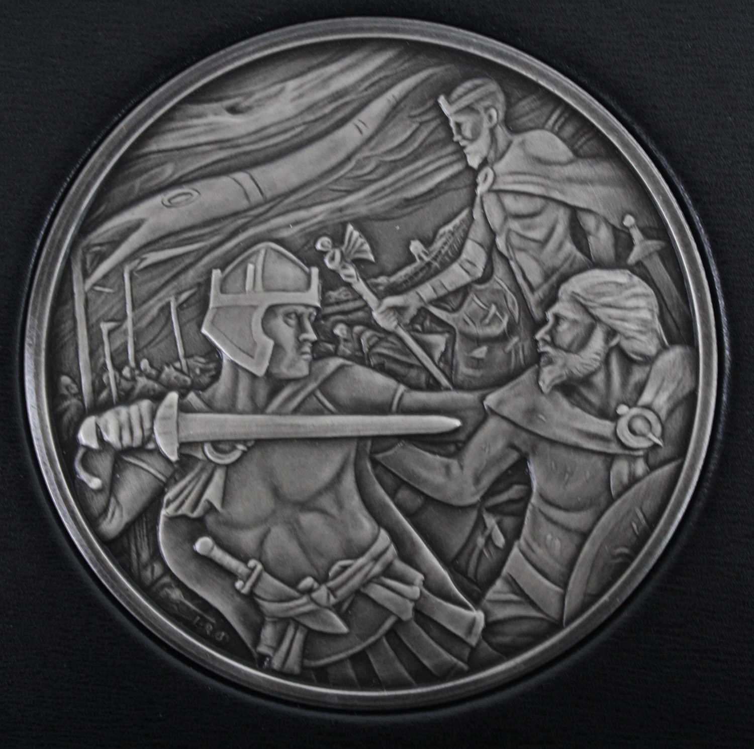 United Kingdom, The Royal Mint, Arthurian Legend Masterpiece 8oz commemorative medal, limited - Image 2 of 2