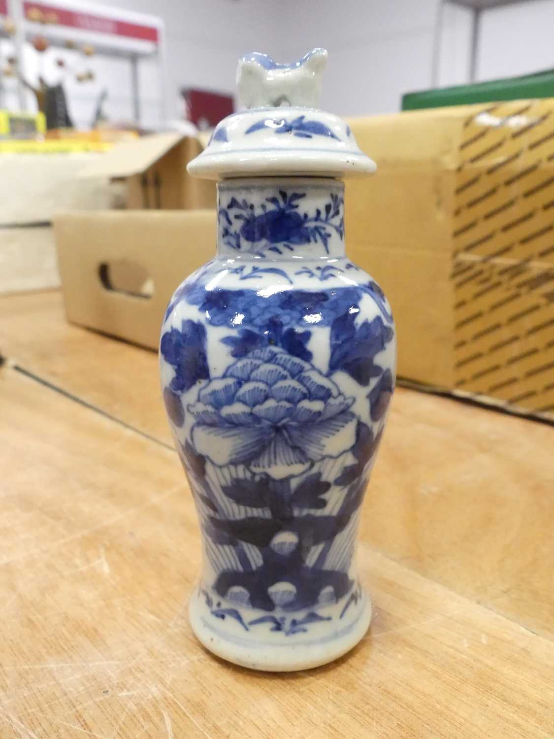 A collection of ceramics to include Chinese blue & white baluster vase, height 11.5cm, a Chinese - Image 9 of 9