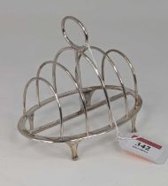 A George V silver toast rack having four arched divisions, with loop handle, maker Walker & Hall,