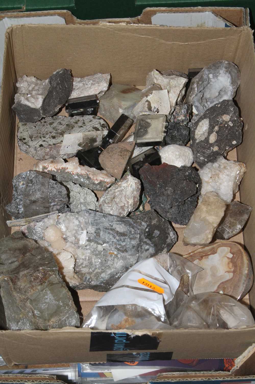 A collection of stone and mineral samples to include idocrase and silicate - Image 3 of 3