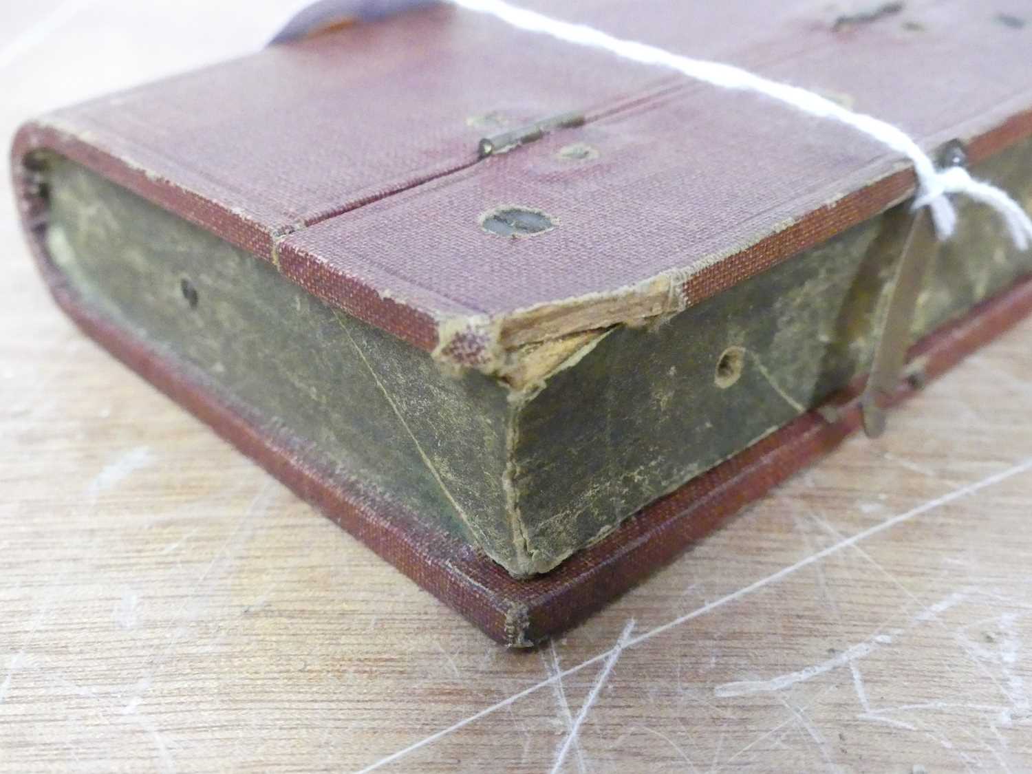 A Kenmack Radio Ltd novelty miniature radio disguised as a book, gilt embossed The Listener by ER - Bild 3 aus 5