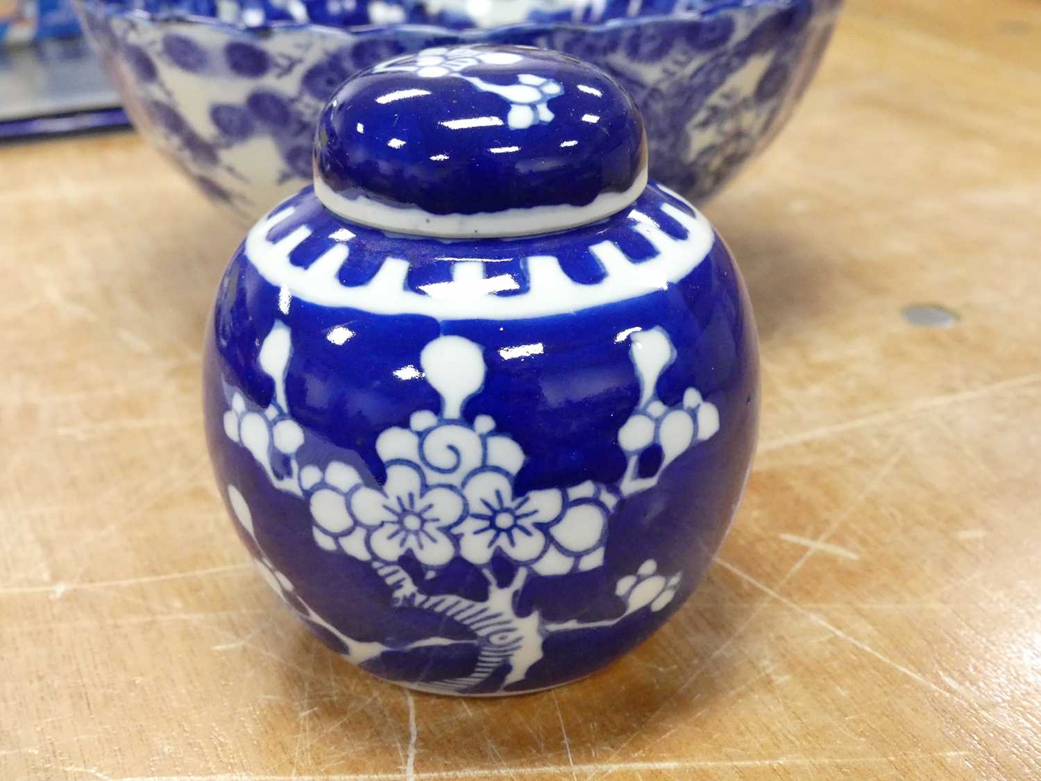 A collection of ceramics to include Chinese blue & white baluster vase, height 11.5cm, a Chinese - Image 6 of 9
