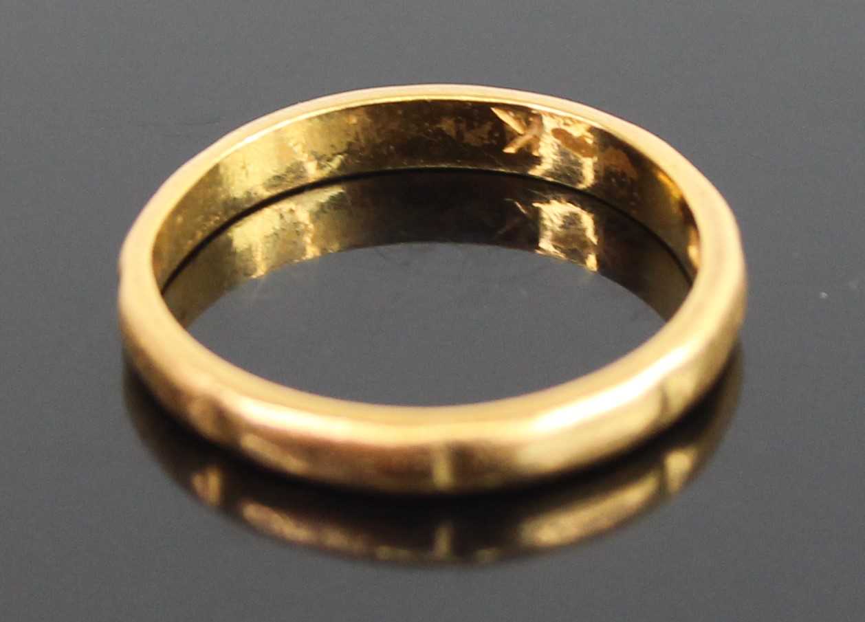 A 22ct gold wedding band, 2.7g, size K
