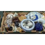 A collection of ceramics to include Chinese porcelain dish, blue & white underglaze decorated with a