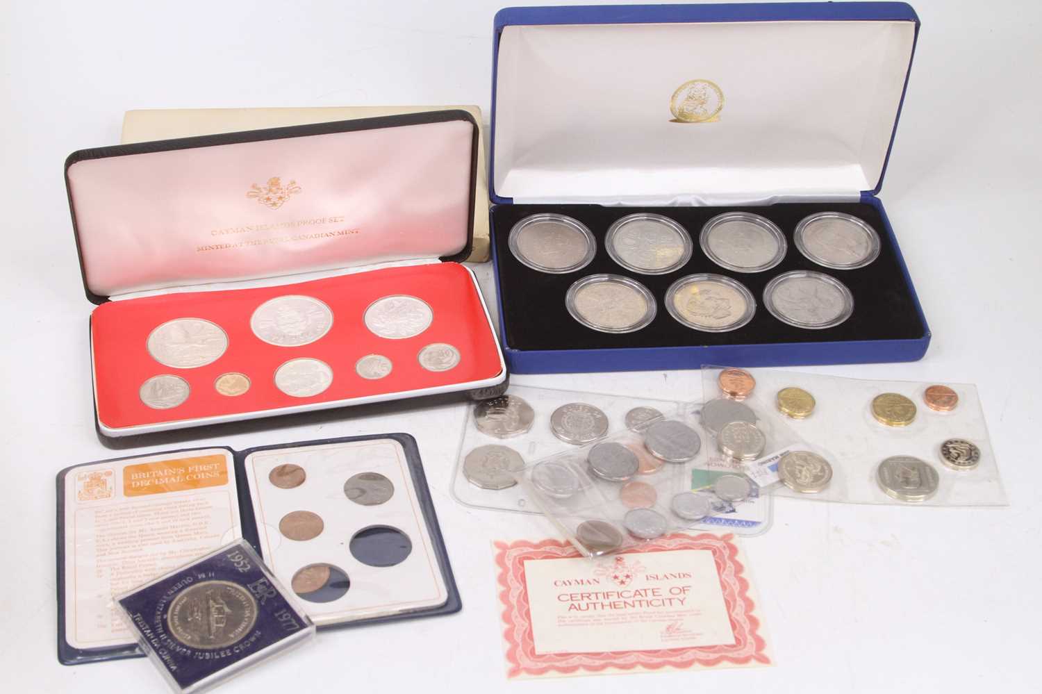 A collection of mixed coinage, to include a cased set of Elizabeth II crowns, Canadian Mint Caymen