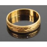 An 18ct gold wheat-ear carved wedding band, 1.9g, size K