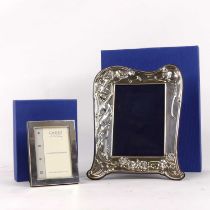 A Carr's of Sheffield silver-clad Art Nouveau style easel photograph frame, stamped 925, sight 13