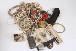 A collection of costume jewellery, to include beaded necklaces, a hand-painted porcelain cabochon,