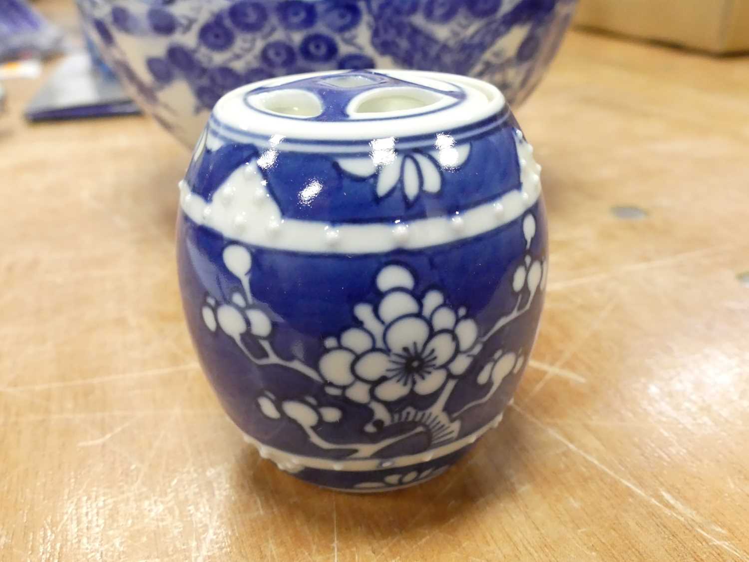 A collection of ceramics to include Chinese blue & white baluster vase, height 11.5cm, a Chinese - Image 5 of 9