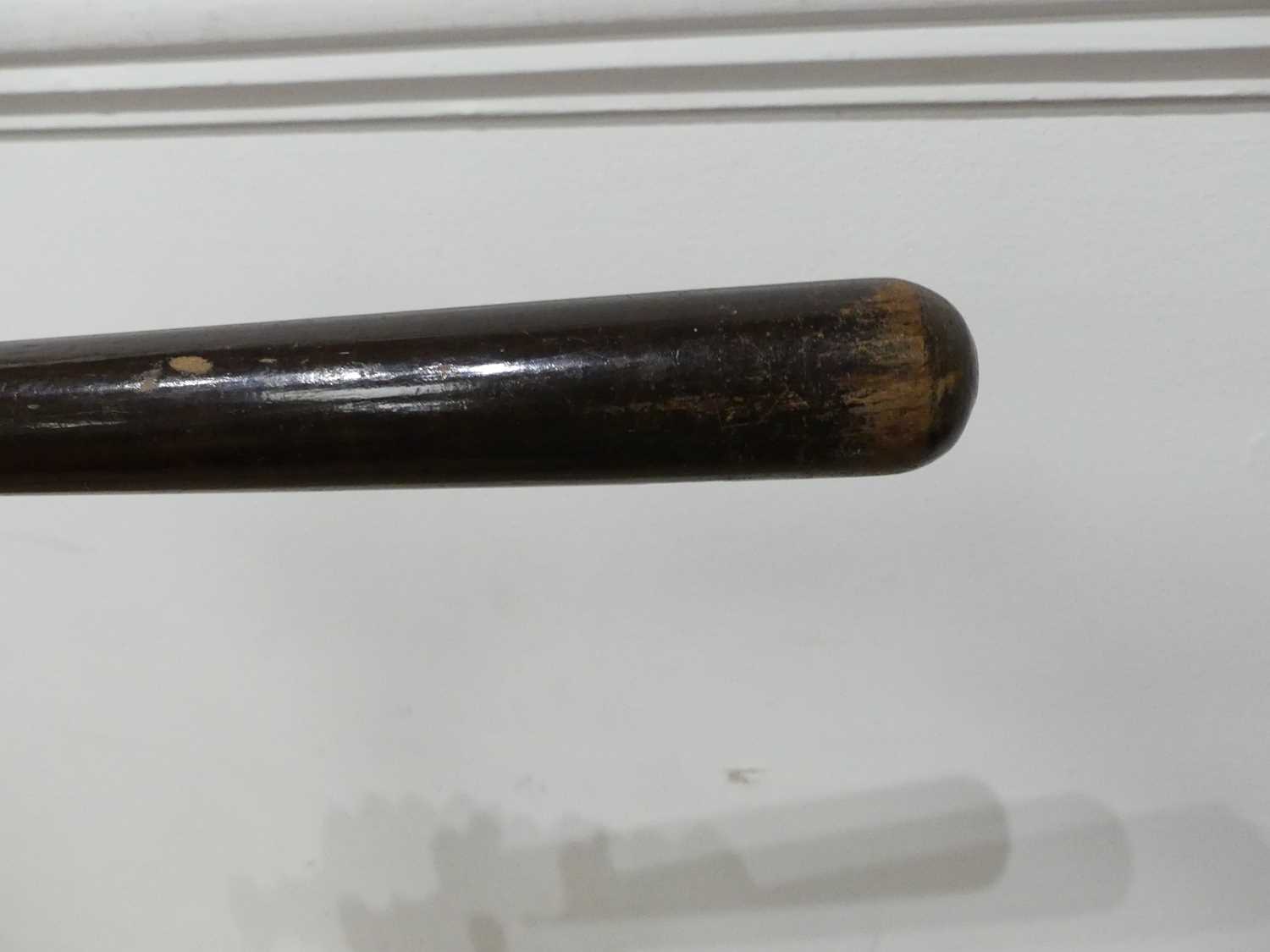 A George V rosewood and silver mounted presentation walking stick, engraved to the collar 'Presented - Image 3 of 8