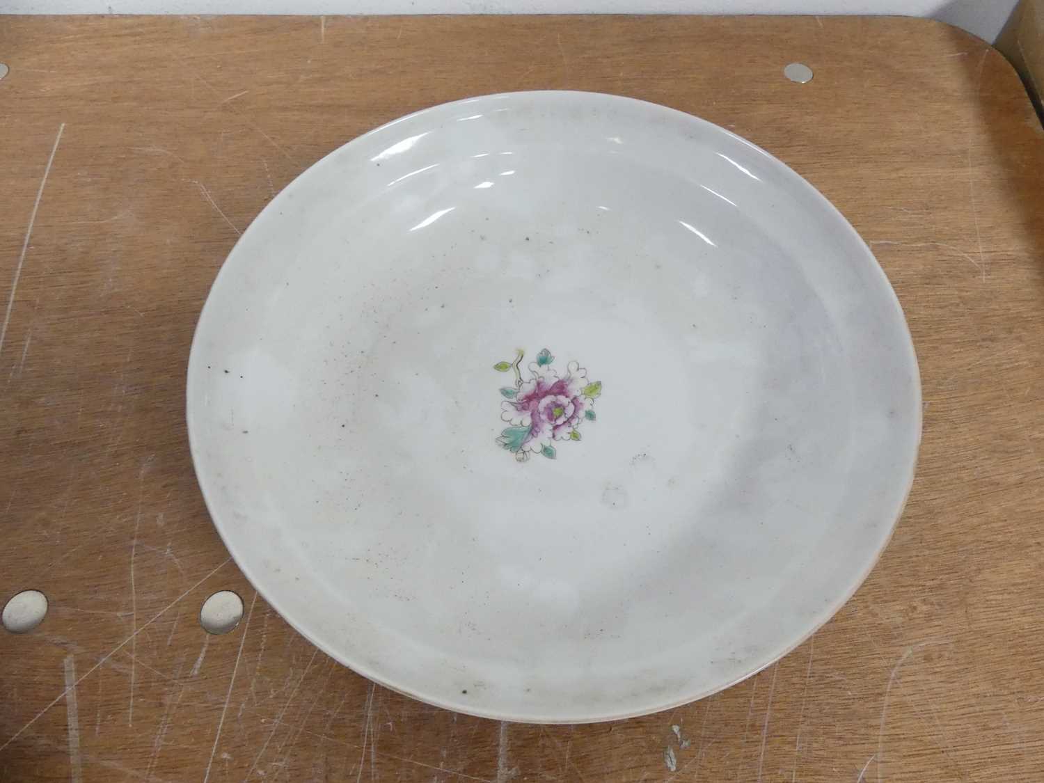 A collection of Chinese ceramics to include a famille rose porcelain dish and cover, enamel - Image 7 of 9
