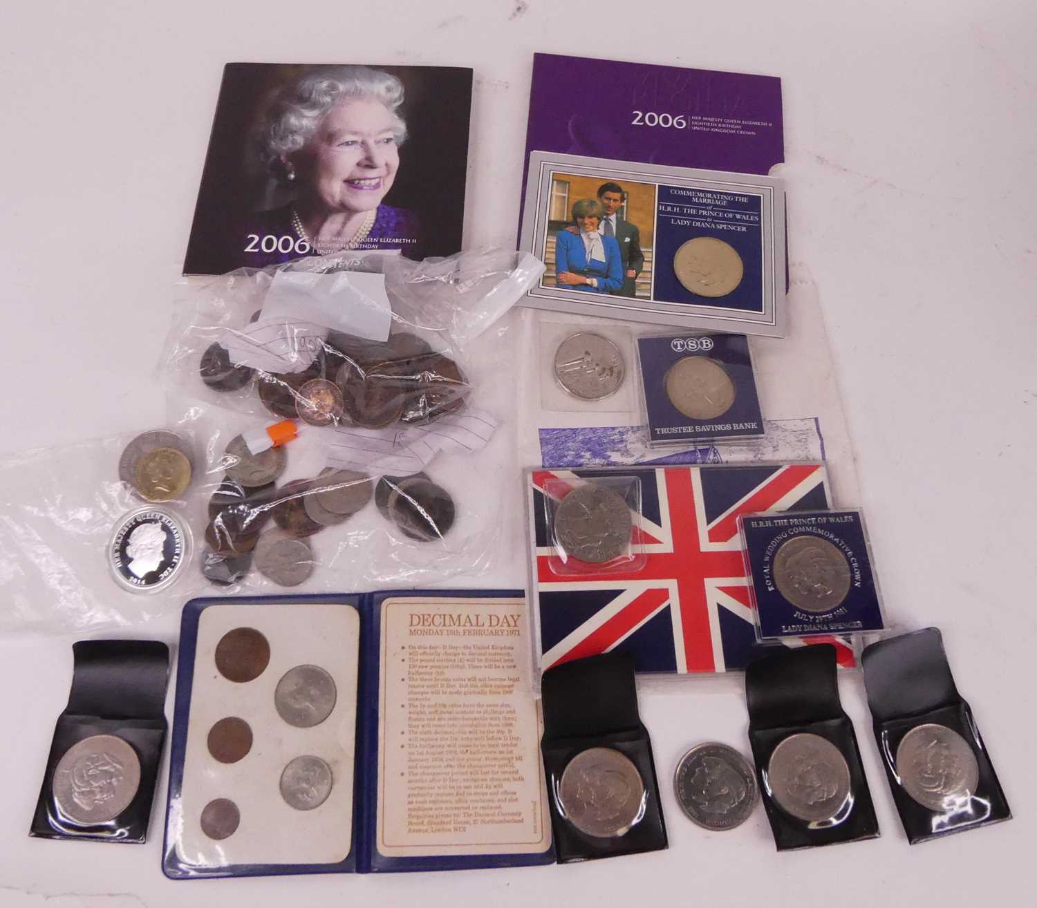 A collection of mixed coinage, to include an Elizabeth II 2006 crown, mixed copper coins etc