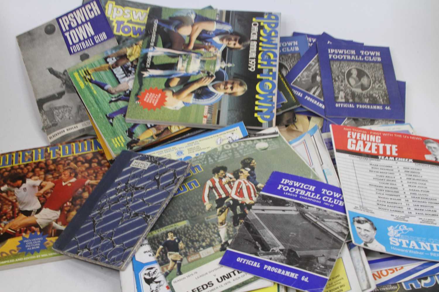 A collection of vintage football programmes, mainly Ipswich Town, 1980s and later - Bild 4 aus 4