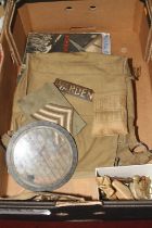 A collection of militaria, to include brass buttons, cap badges, arm band etc