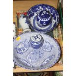 A collection of ceramics to include Chinese blue & white baluster vase, height 11.5cm, a Chinese