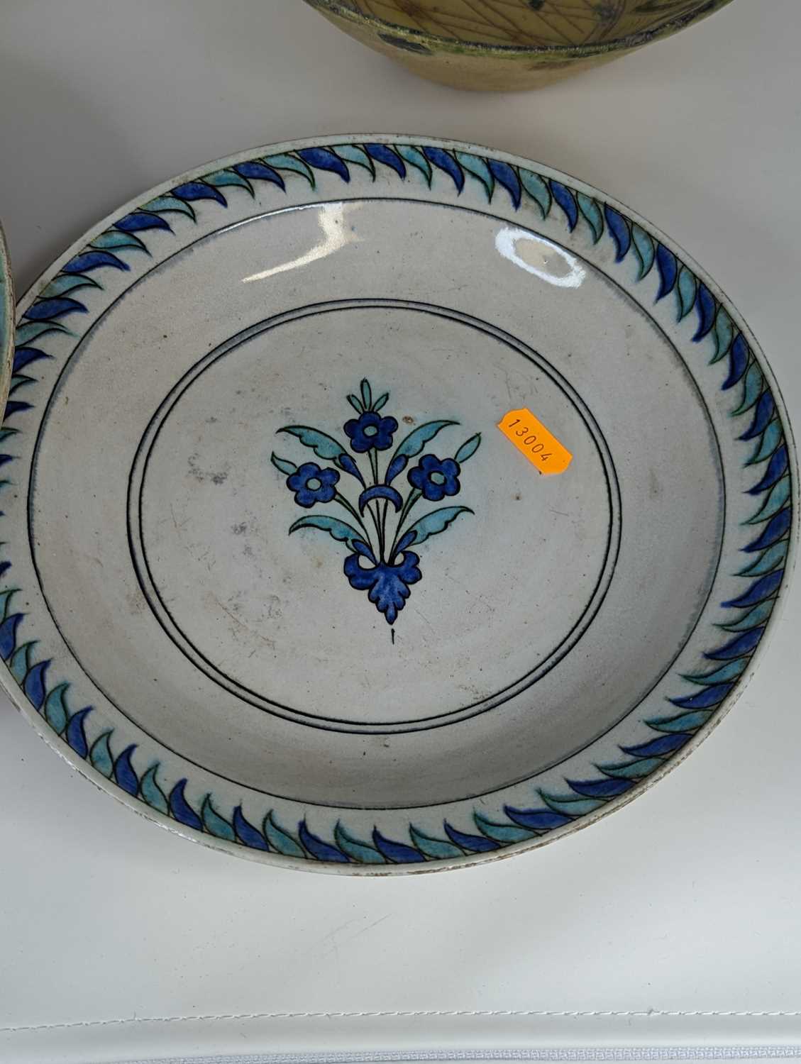 Two middle eastern slip glazed earthenware bowls, each having incised decoration, largest dia. 21cm, - Bild 2 aus 5