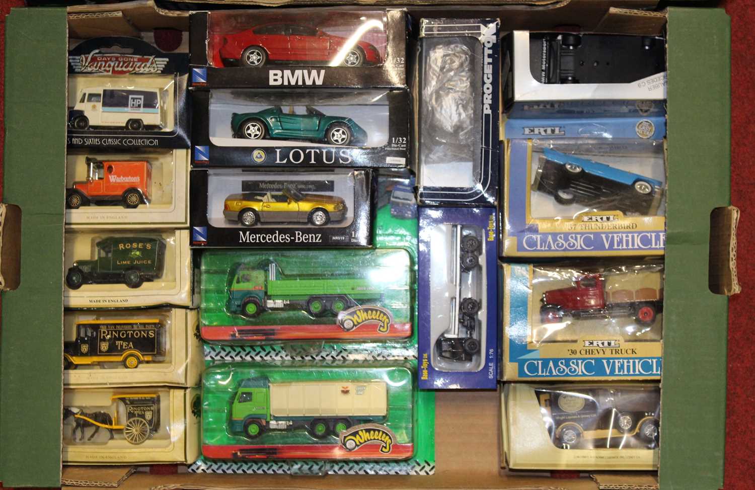 Two trays of modern issue diecast, to include Lledo Days Gone, Oxford Diecast and Shell Classico - Bild 2 aus 3