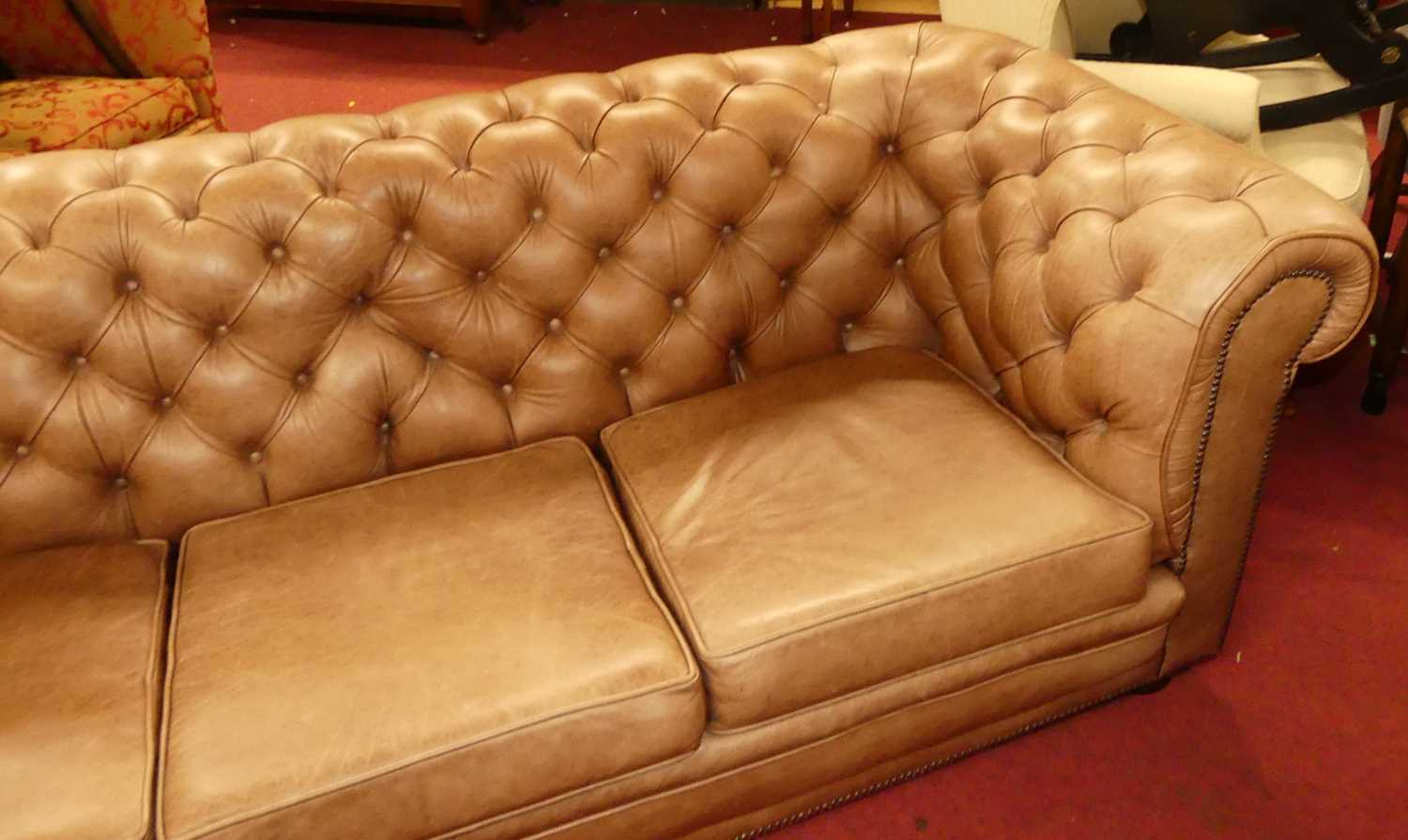 A contemporary tan leather buttoned upholstered three-seater Chesterfield, having squab cushions, - Image 4 of 4