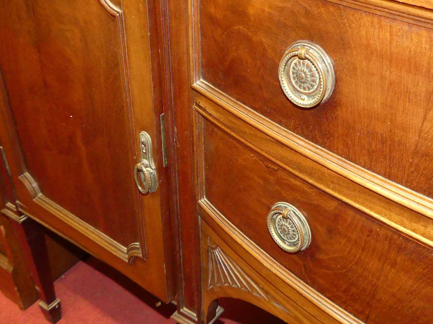 An early 20th century mahogany ledgeback sideboard, by A. Gardner & Son of 36 Jamaica Street, - Bild 3 aus 3