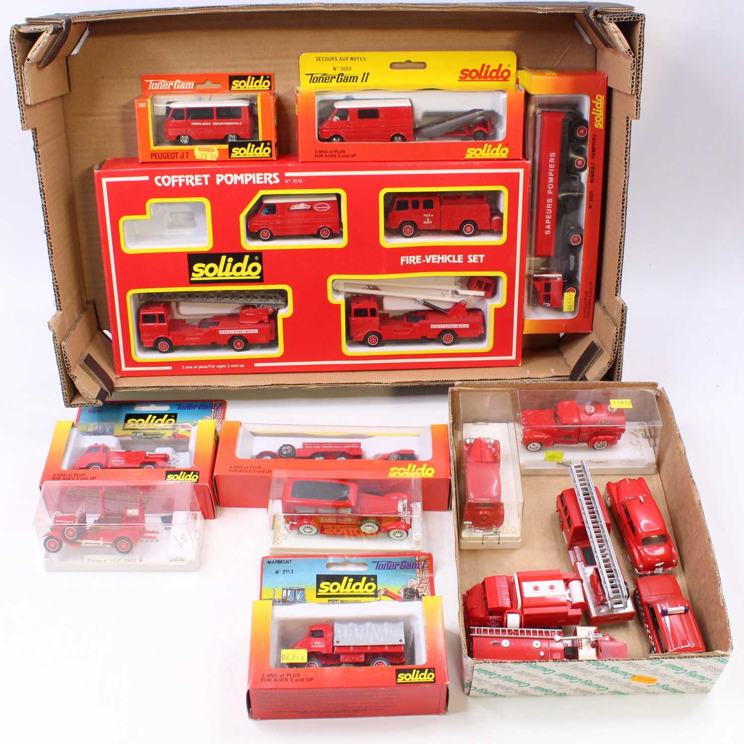 One tray containing a quantity of boxed and loose Solido emergency service related diecast