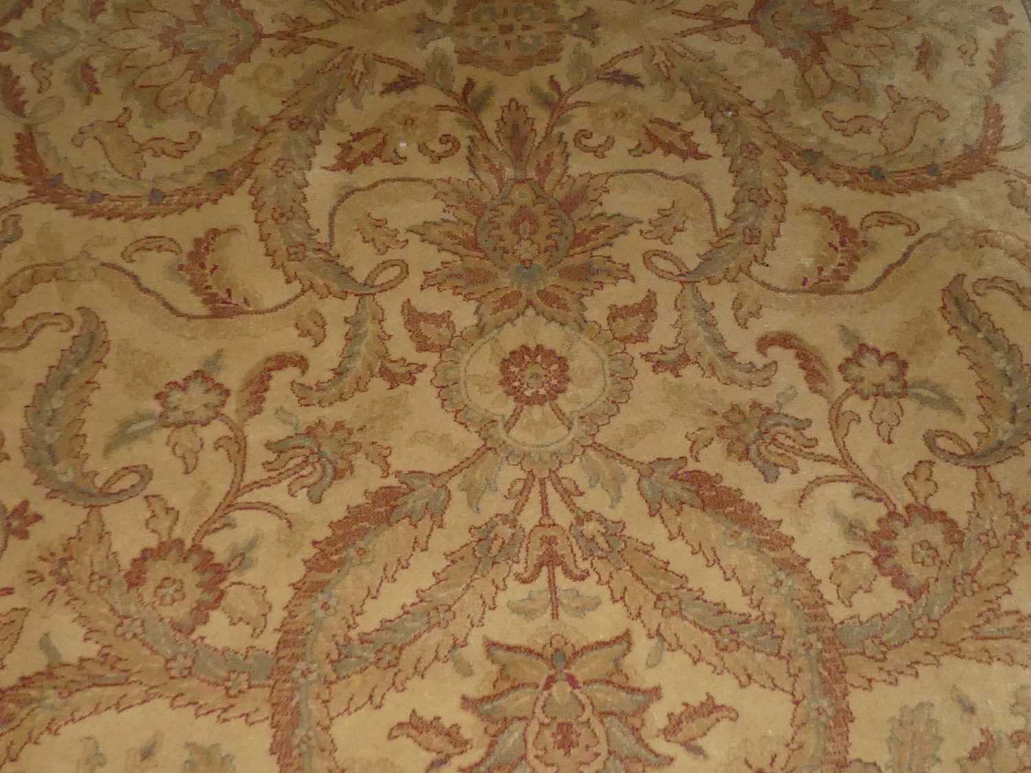 A Persian style machine made cream ground woollen Tabriz rug, 300 x 200cm - Image 5 of 6