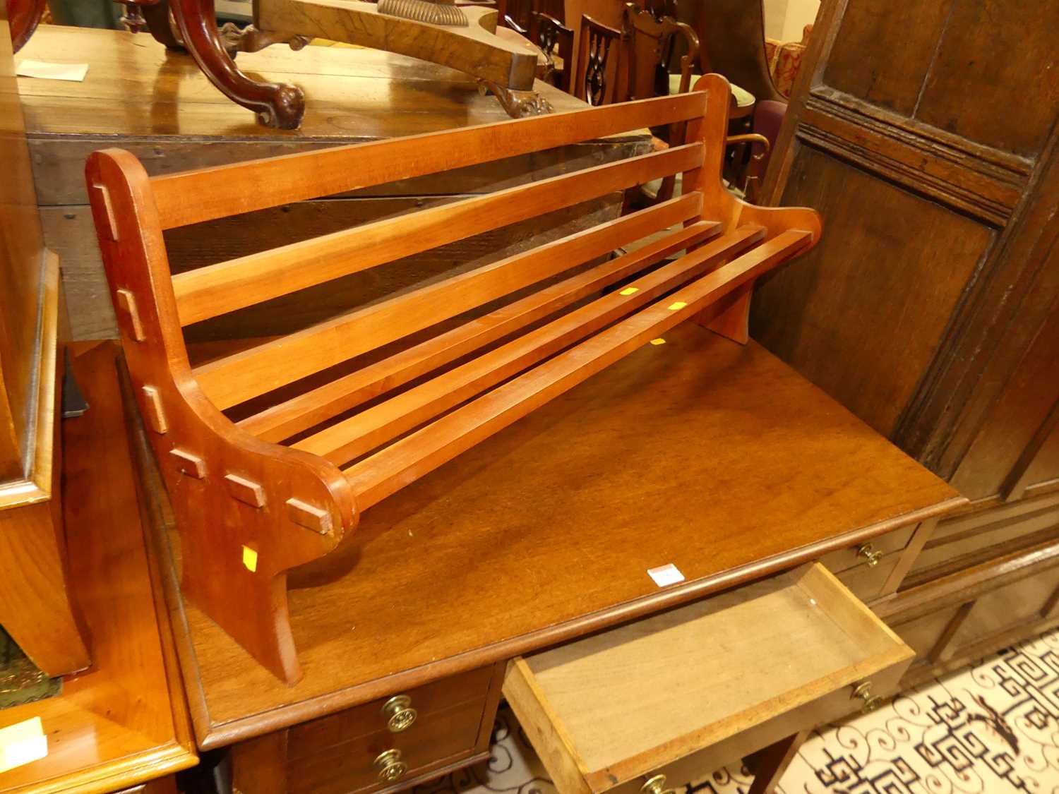 A circa 1900 mahogany kneehole dressing table, having an arrangement of four drawers, on square - Image 4 of 5