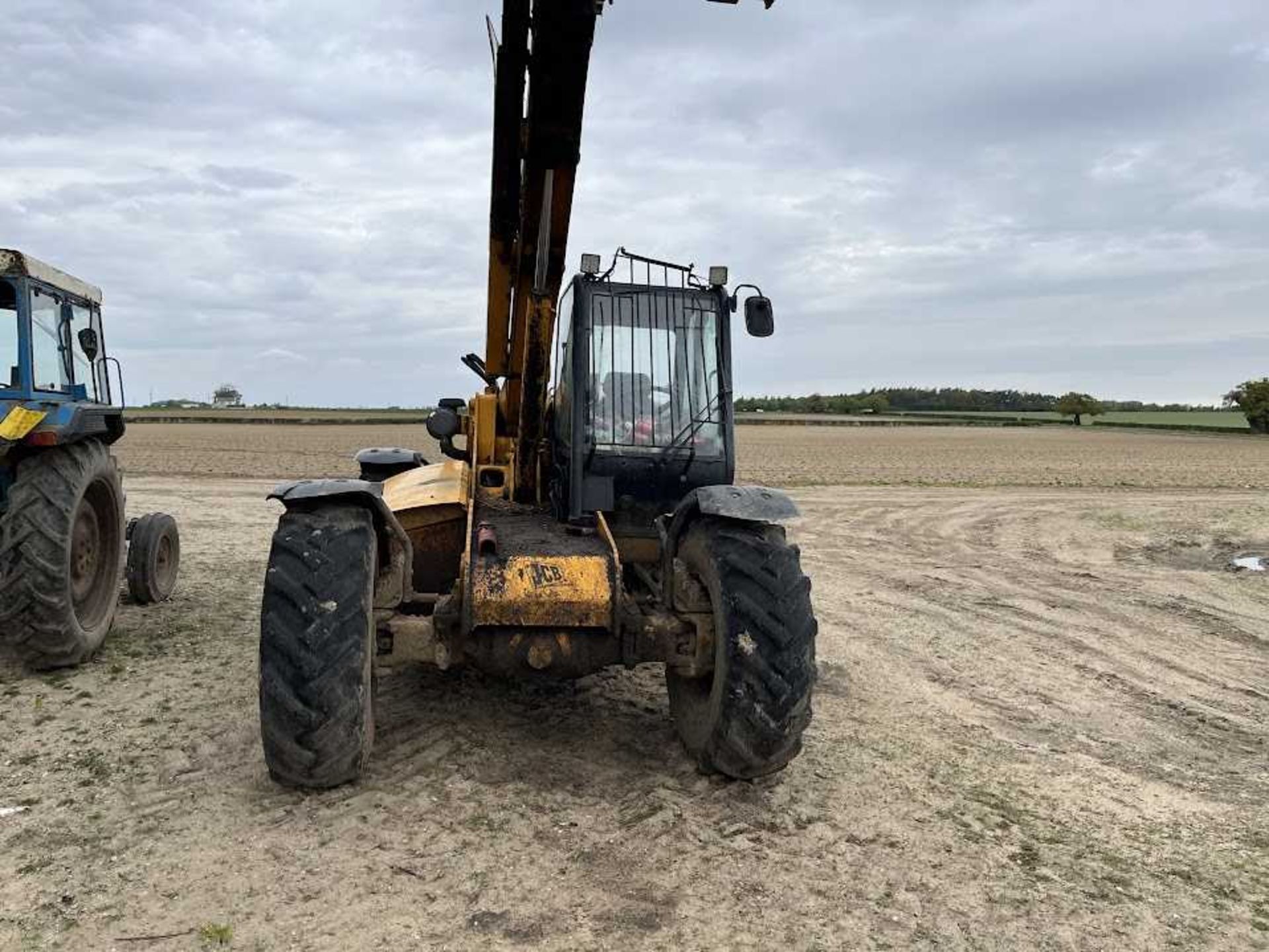 JCB 528-70 telehandler (2000) (913.2 hours) (Item excluding bale spike as in photo) (Reg: Q805 - Image 5 of 15