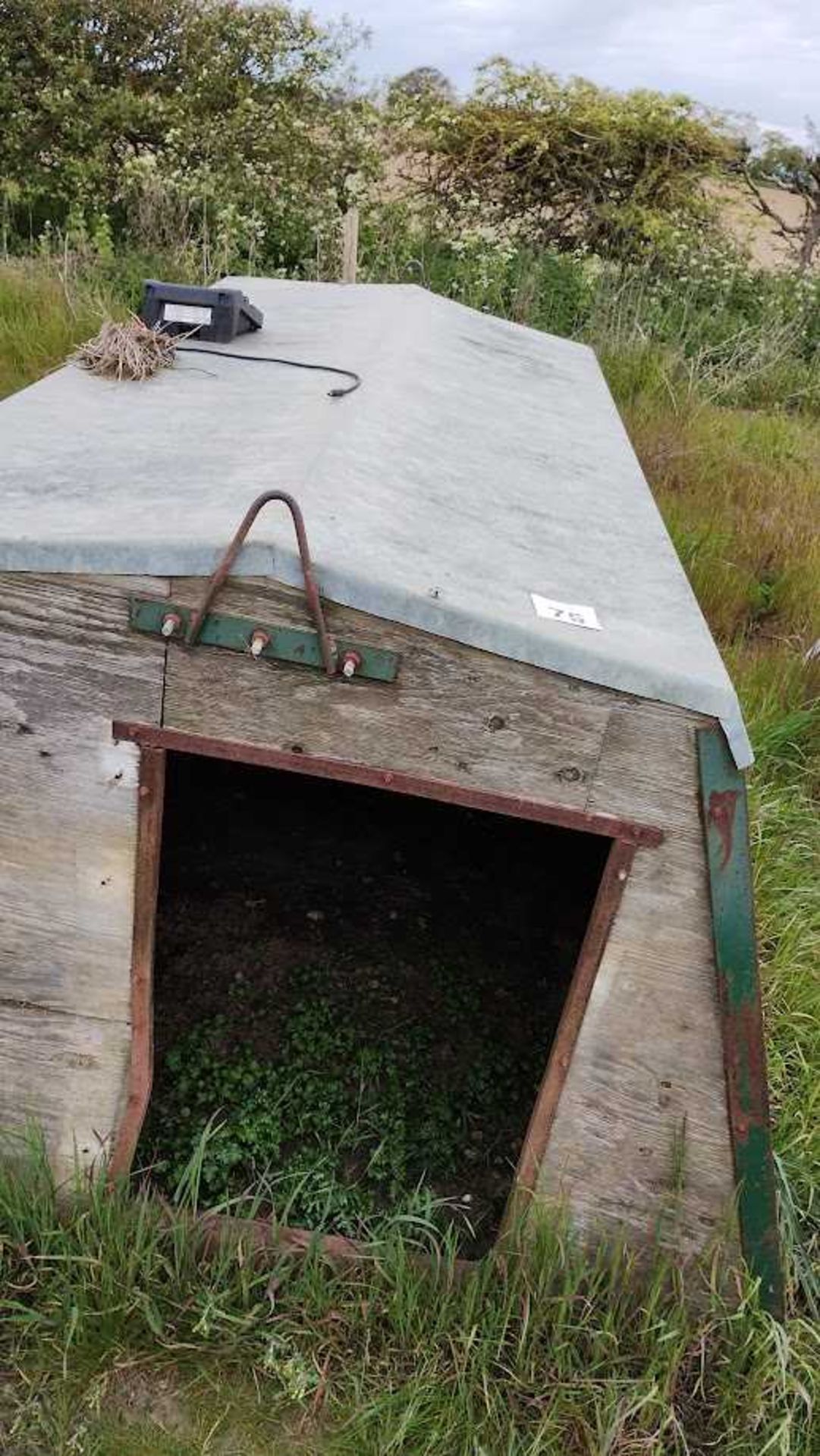 John Booth wooden kennel farrowing hut - Image 2 of 2