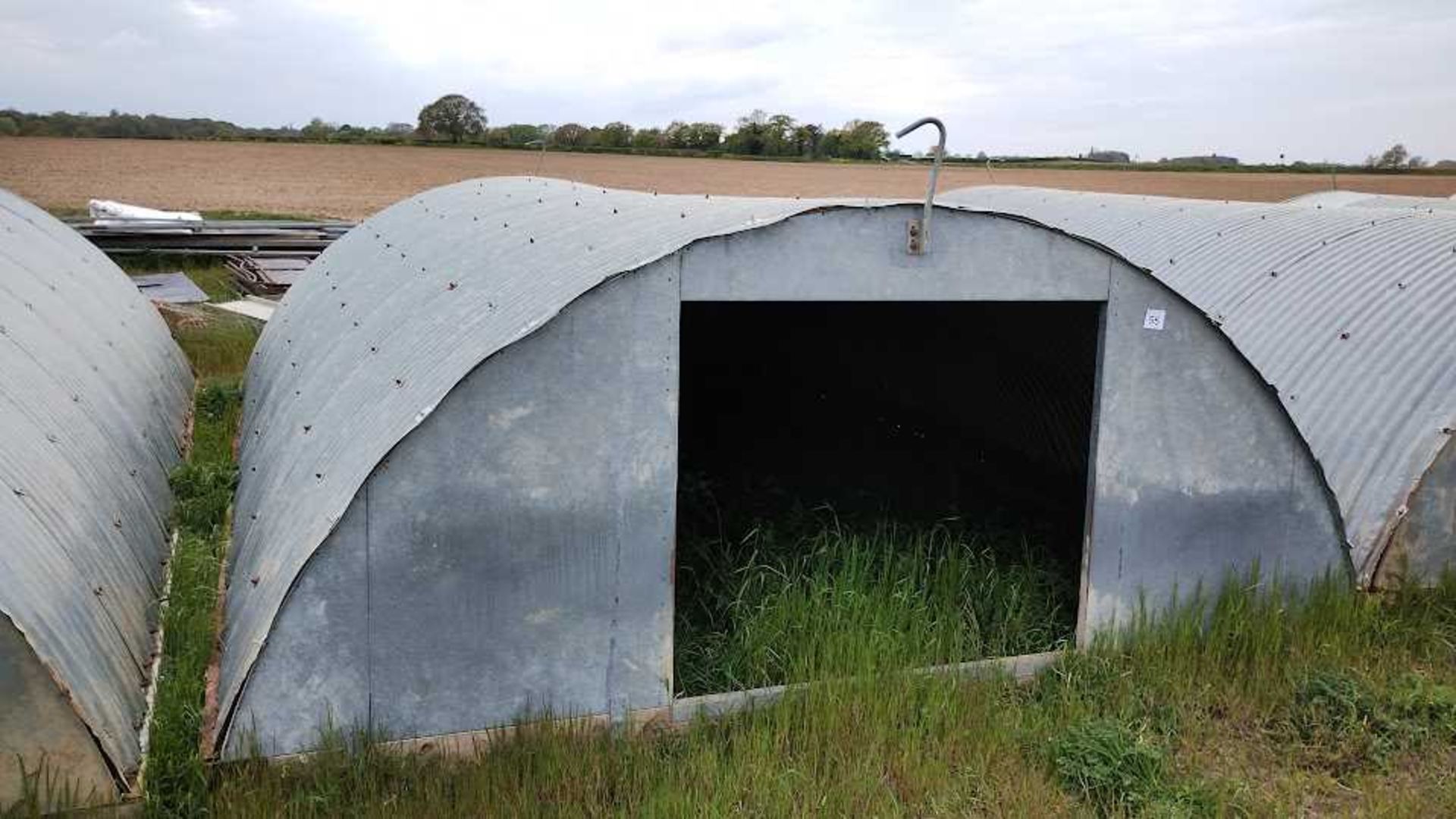 1 x 16' x 20' John Booth Dry Sow Hut