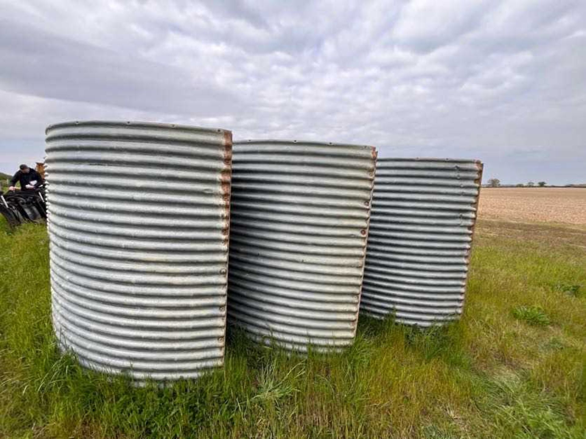 3 x John Harvey insulated farrowing huts with fenders - Bild 3 aus 3