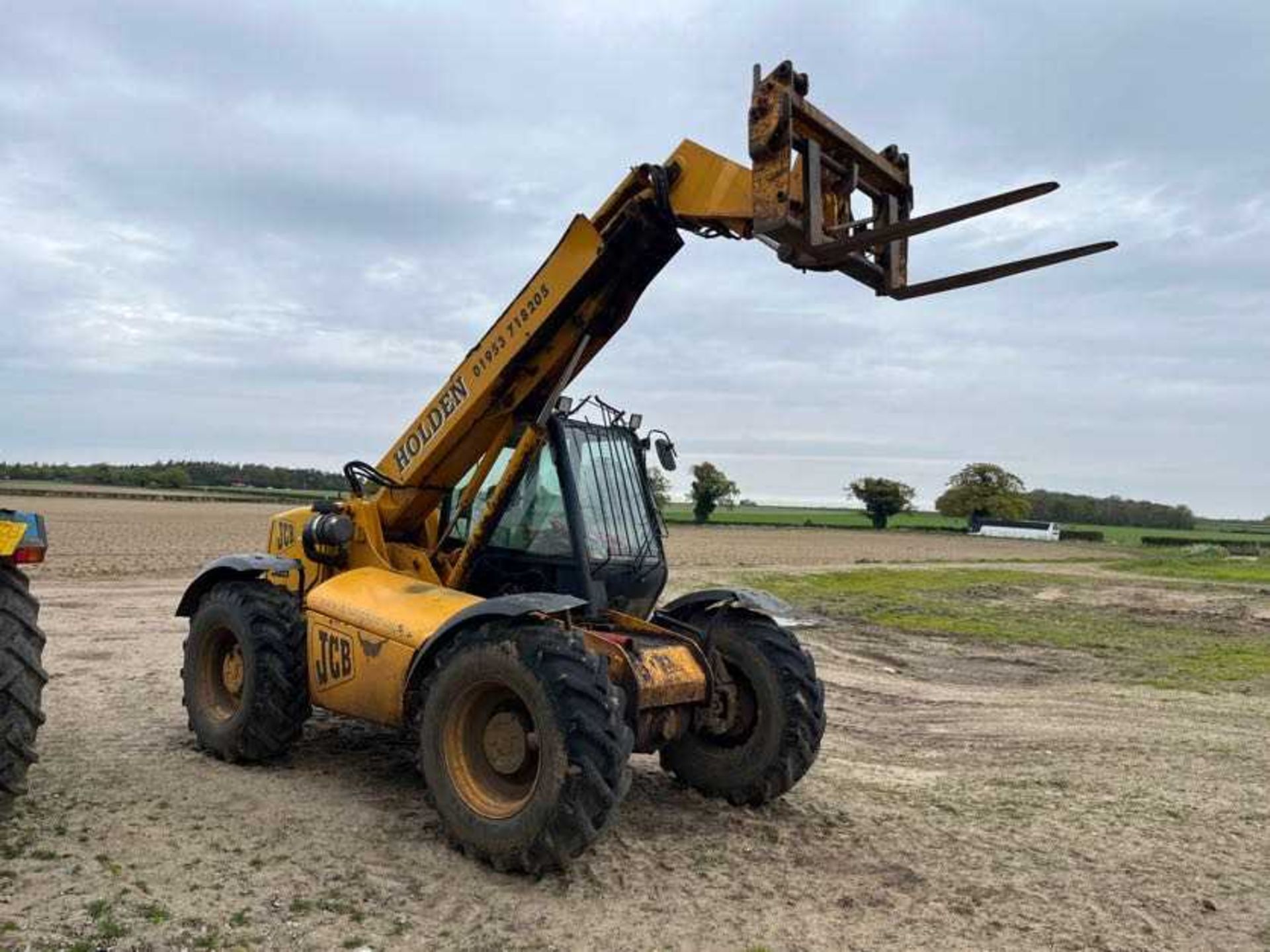 JCB 528-70 telehandler (2000) (913.2 hours) (Item excluding bale spike as in photo) (Reg: Q805 - Image 3 of 15