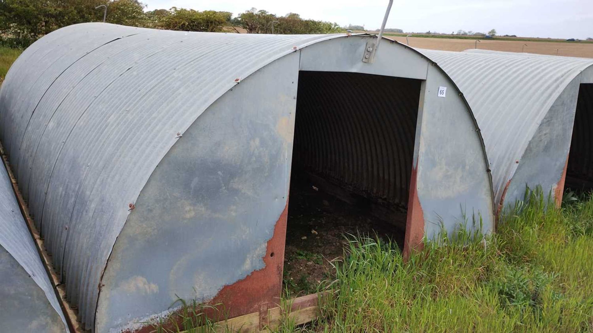 1 x 10' x 20' John Booth Dry Sow Hut