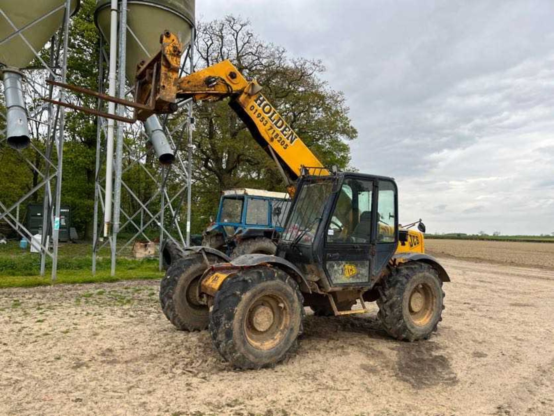 JCB 528-70 telehandler (2000) (913.2 hours) (Item excluding bale spike as in photo) (Reg: Q805 - Image 2 of 15