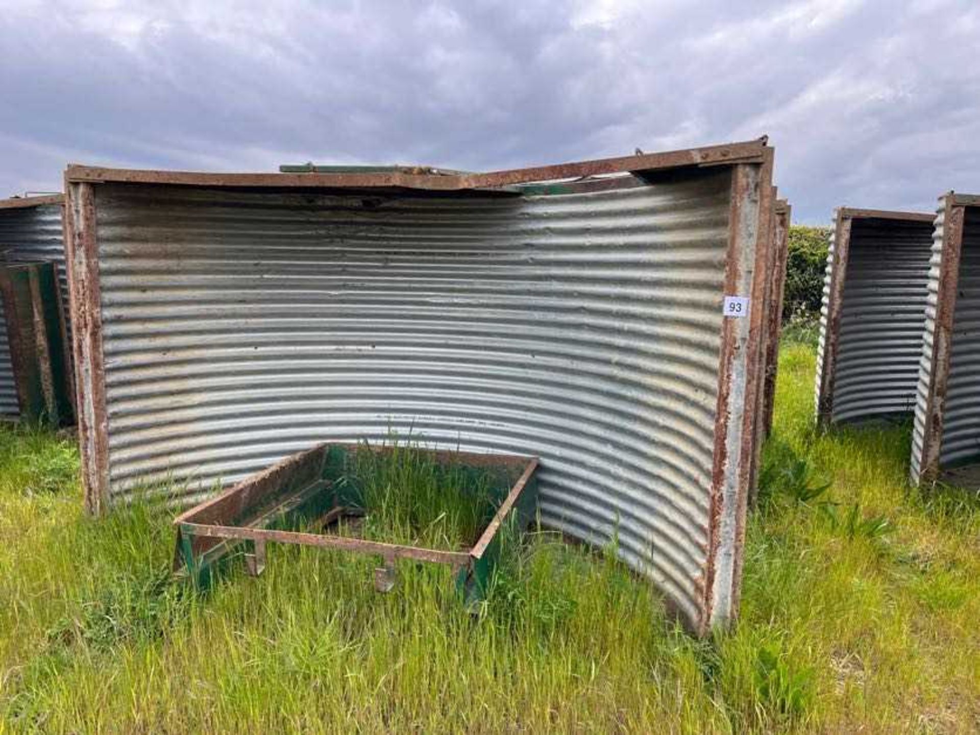 3 x John Harvey insulated farrowing huts with fenders - Bild 2 aus 3