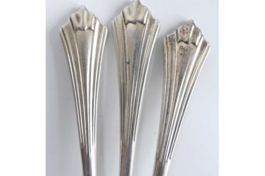 A set of twelve Victorian silver teaspoons in the Albany pattern, each having typical fluted flaring - Image 3 of 8