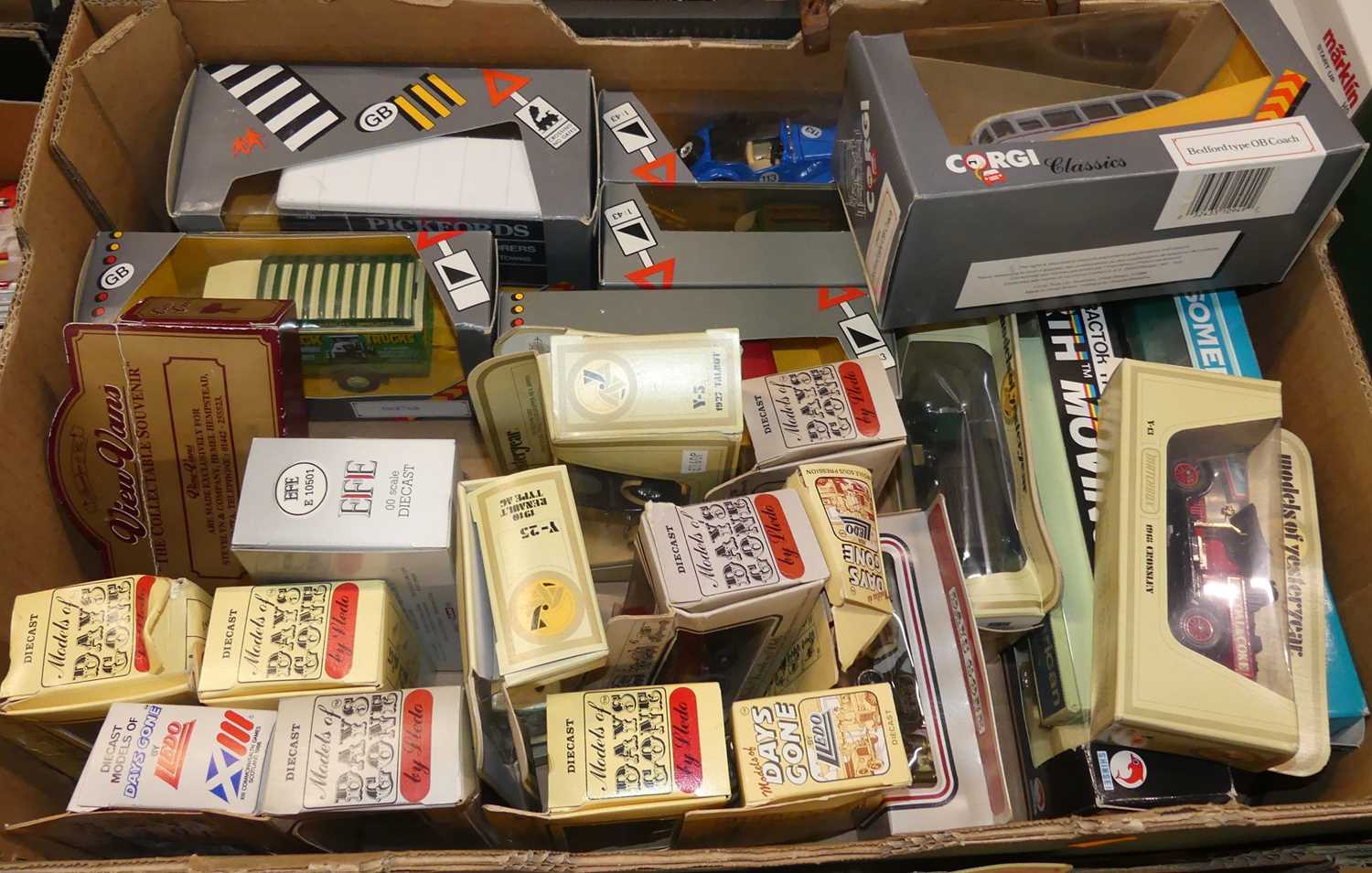 Two trays containing mostly Lledo boxed modern issue diecast to include 1918 Crossley, Bedford - Image 3 of 3