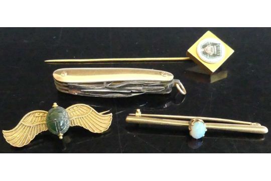 A yellow metal and hardstone set wings brooch, unmarked but tests as approx 18ct gold; together with