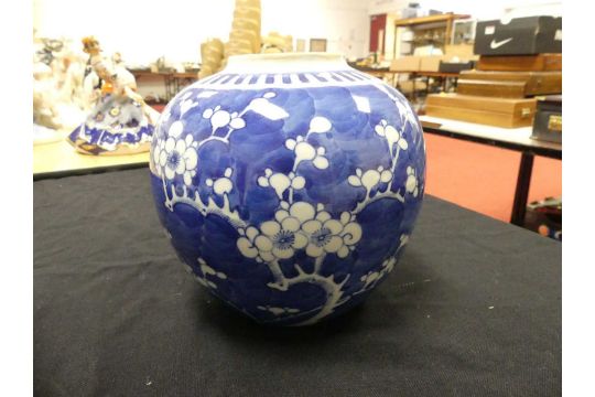 A Chinese blue & white porcelain sauceboat (a/f), together with two blue & white prunus ginger - Image 7 of 12