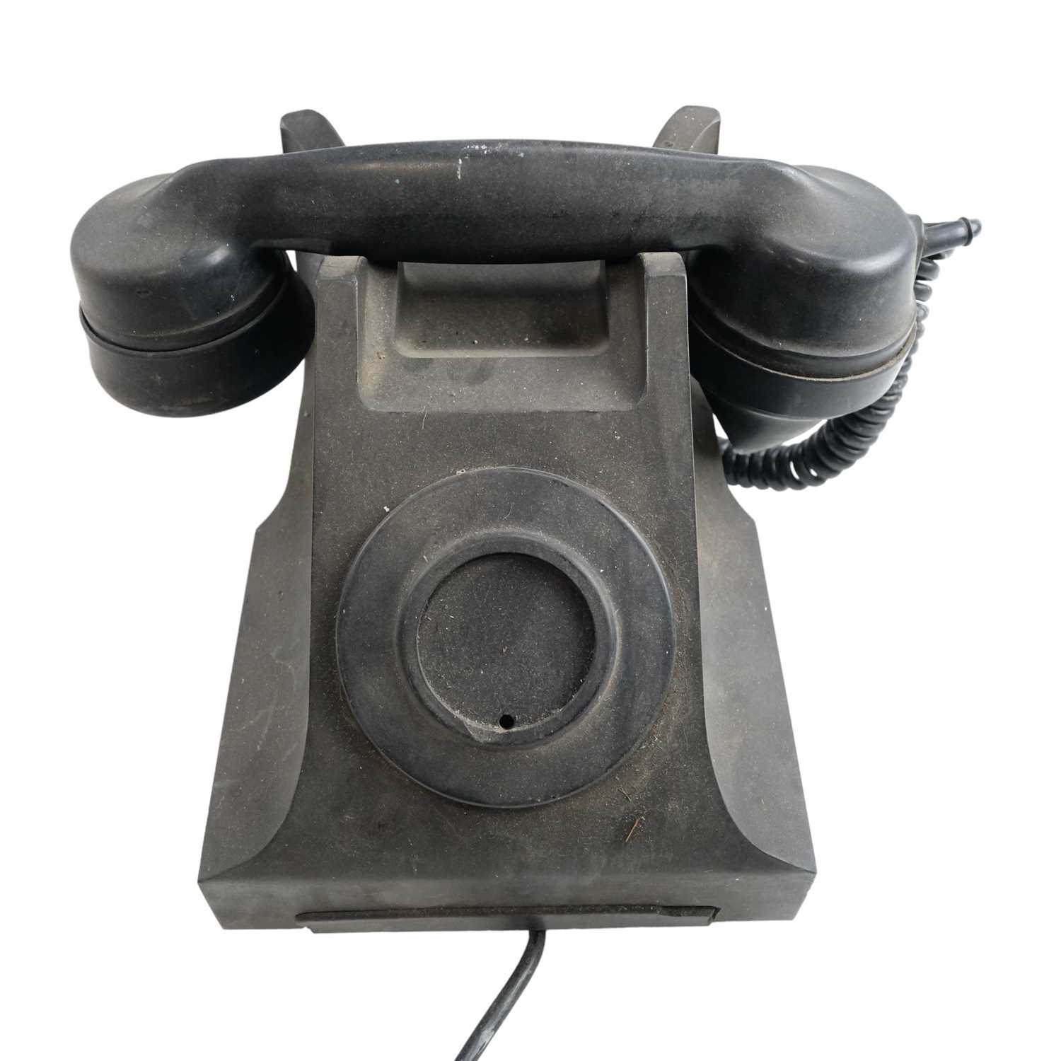 Five 1940s Bakelite 300 series model '332 CB' telephones - Image 5 of 9