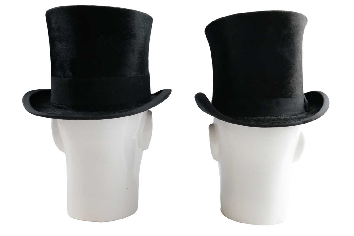 Two vintage silk top hats, 15.5 cm x 20.5 cm and 15 cm x 19 cm inner dimensions Qty: 2 - Image 4 of 7