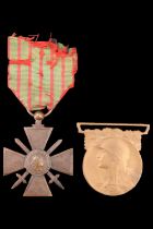 A French 1914-1918 Croix de Guerre together with a Great War Medal