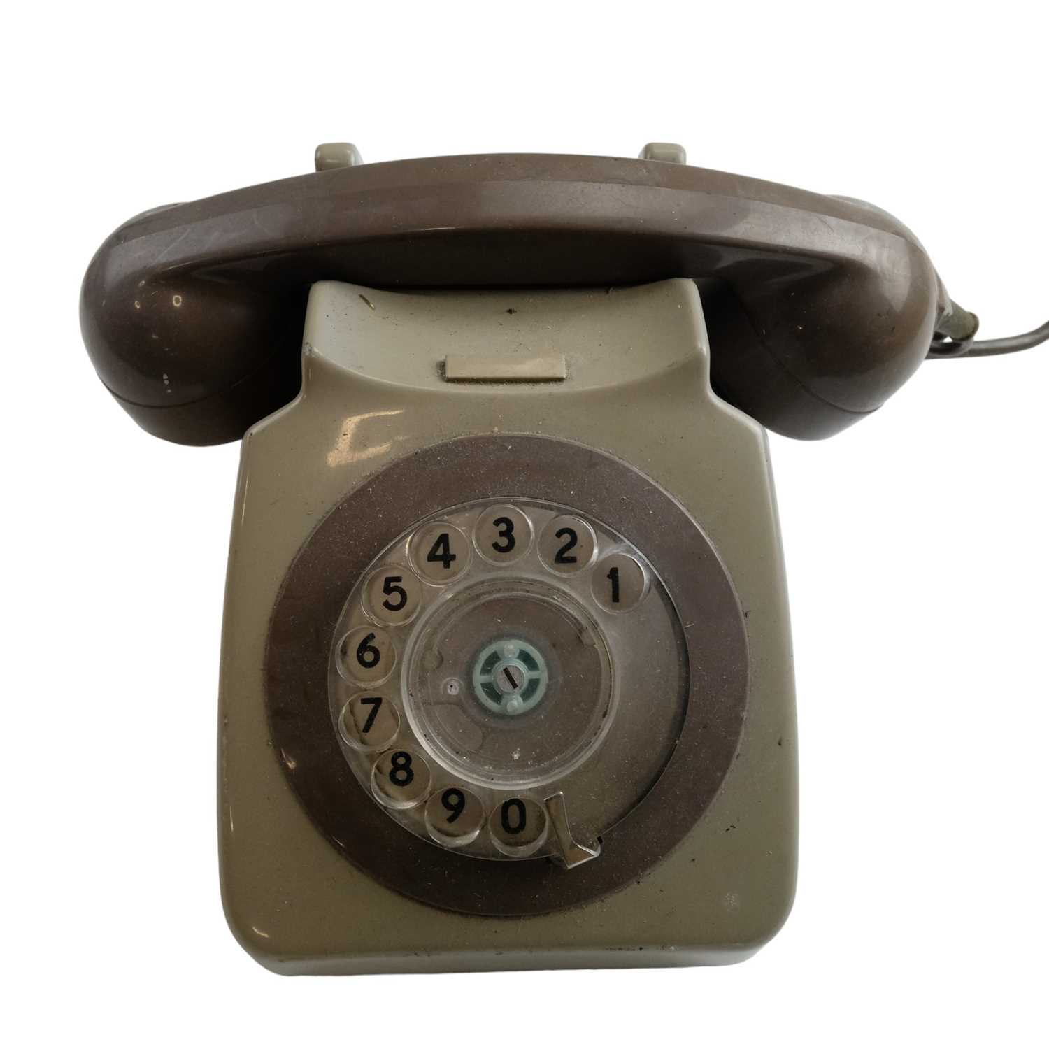 Eight 700 series rotary dial telephones, models 706 L, 706 F, 746 GNA and 746 GEN - Image 5 of 9